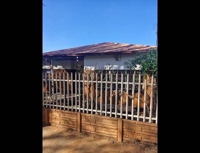 2 BEDROOM HOUSE FOR SALE IN BEZUIDENHOUT VALLEY